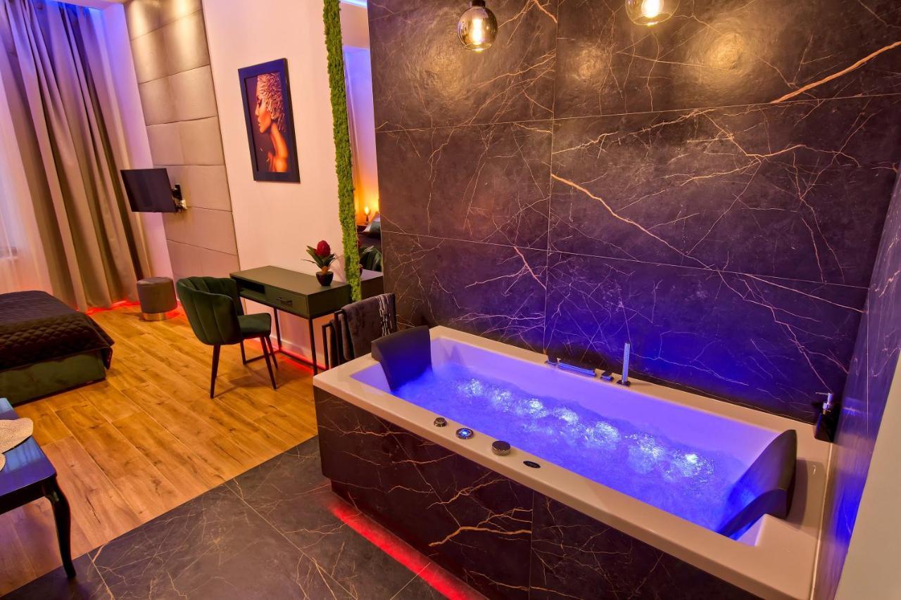 Apartament Czarny Z Jacuzzi Krakow Exterior photo
